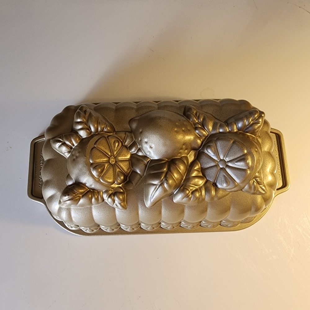Nordic Ware William Sonoma Lemon 3D Cake Bread Loaf Non-stick Mold Pan